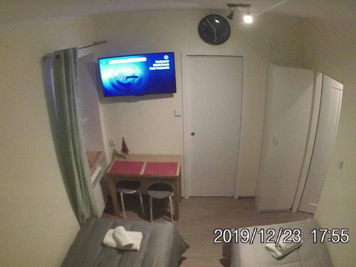 Rent0Nline Brwinow Rooms Exterior photo