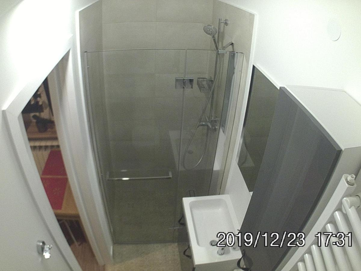 Rent0Nline Brwinow Rooms Exterior photo