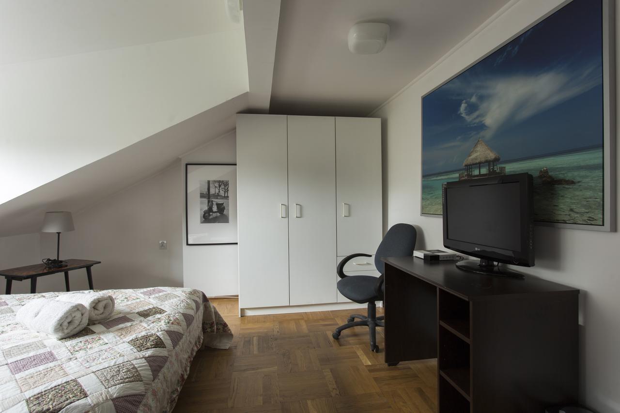 Rent0Nline Brwinow Rooms Exterior photo